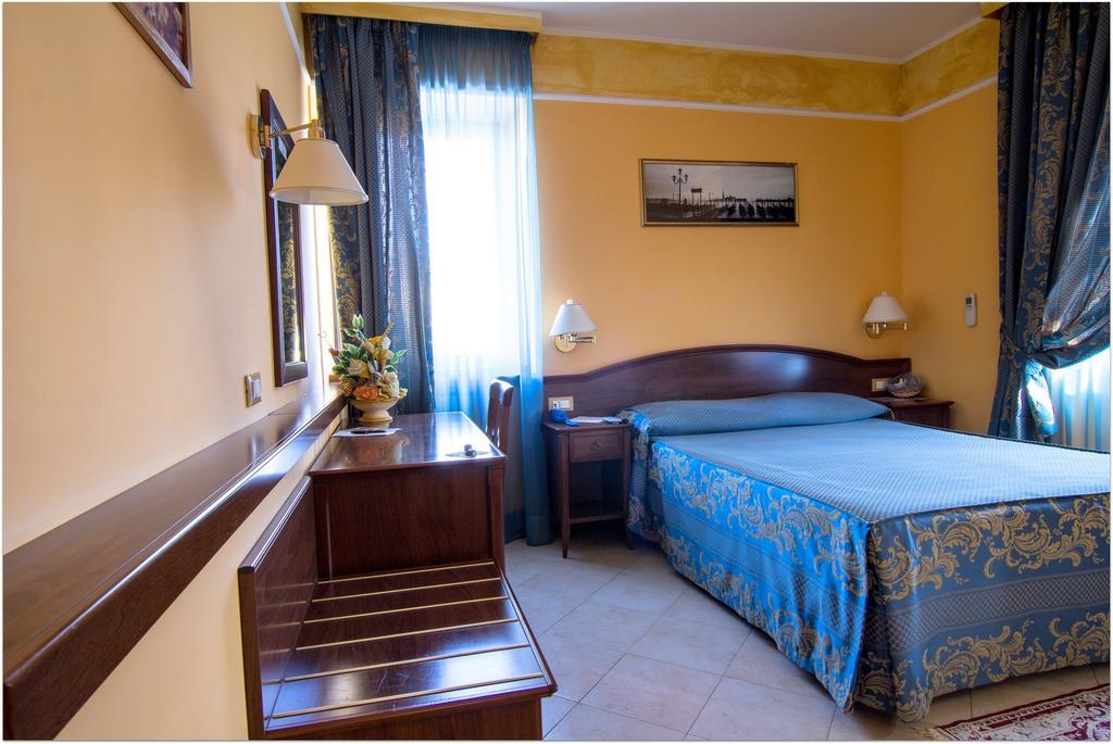 B&B Degli Amici Ciampino Habitación foto