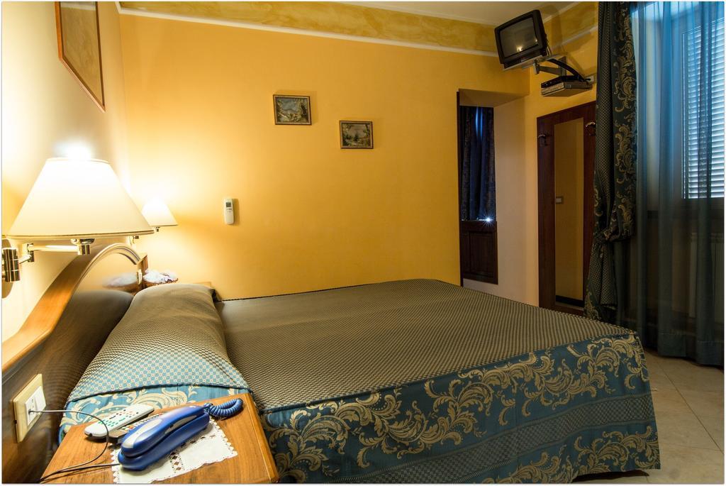 B&B Degli Amici Ciampino Habitación foto