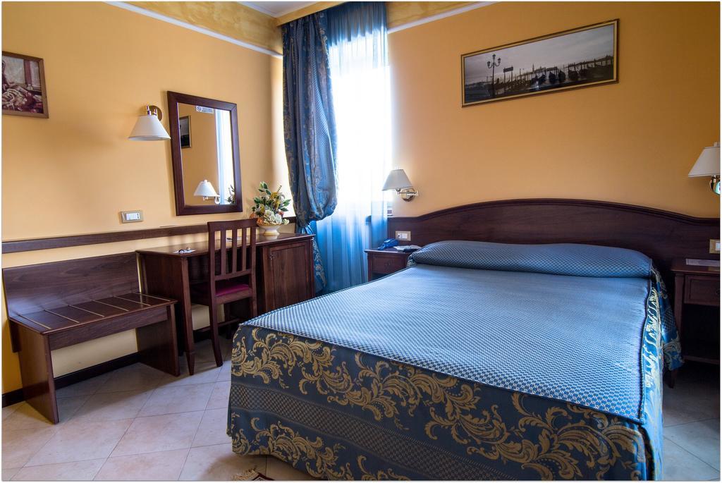 B&B Degli Amici Ciampino Habitación foto